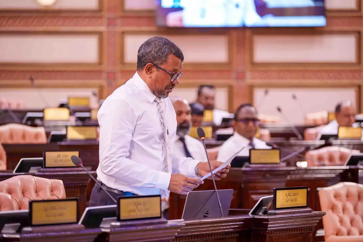 ޑޮލަރުގެ ކަޅު ބާޒާރެއް އުފެދިފައިވާތީ އެމްޑީޕީގެ ޕީޖީ އާ ގަވަރުނަރު ބައްދަލު ކުރެއްވުމަށް އެދިއްޖެ