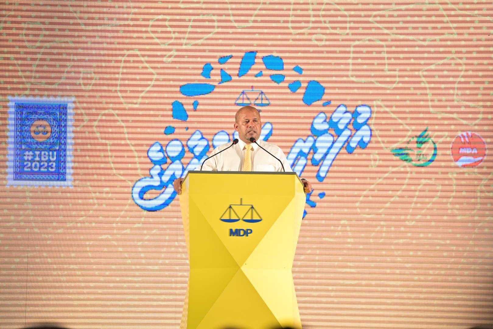 މާފުށީގައި ބޭއްވި ޖަލްސާގައި ޝަރީފް ވާހަކަ ދައްކަވަނީ