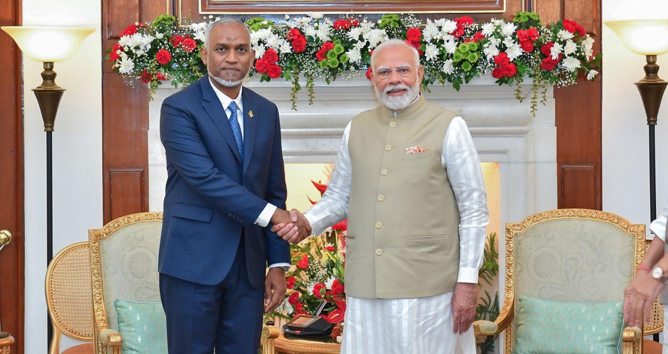 ރައީސުލްޖުމްހޫރިއްޔާ ޑރ. މުހައްމަދު މުއިއްޒު އިންޑިއާގެ ބޮޑުވަޒީރު ނަރެންދްރާ މޯދީ އާއި އެކު ބޭއްވި ބައްދަލުވުން--- ފޮޓޯ: ރައީސް އޮފީސް