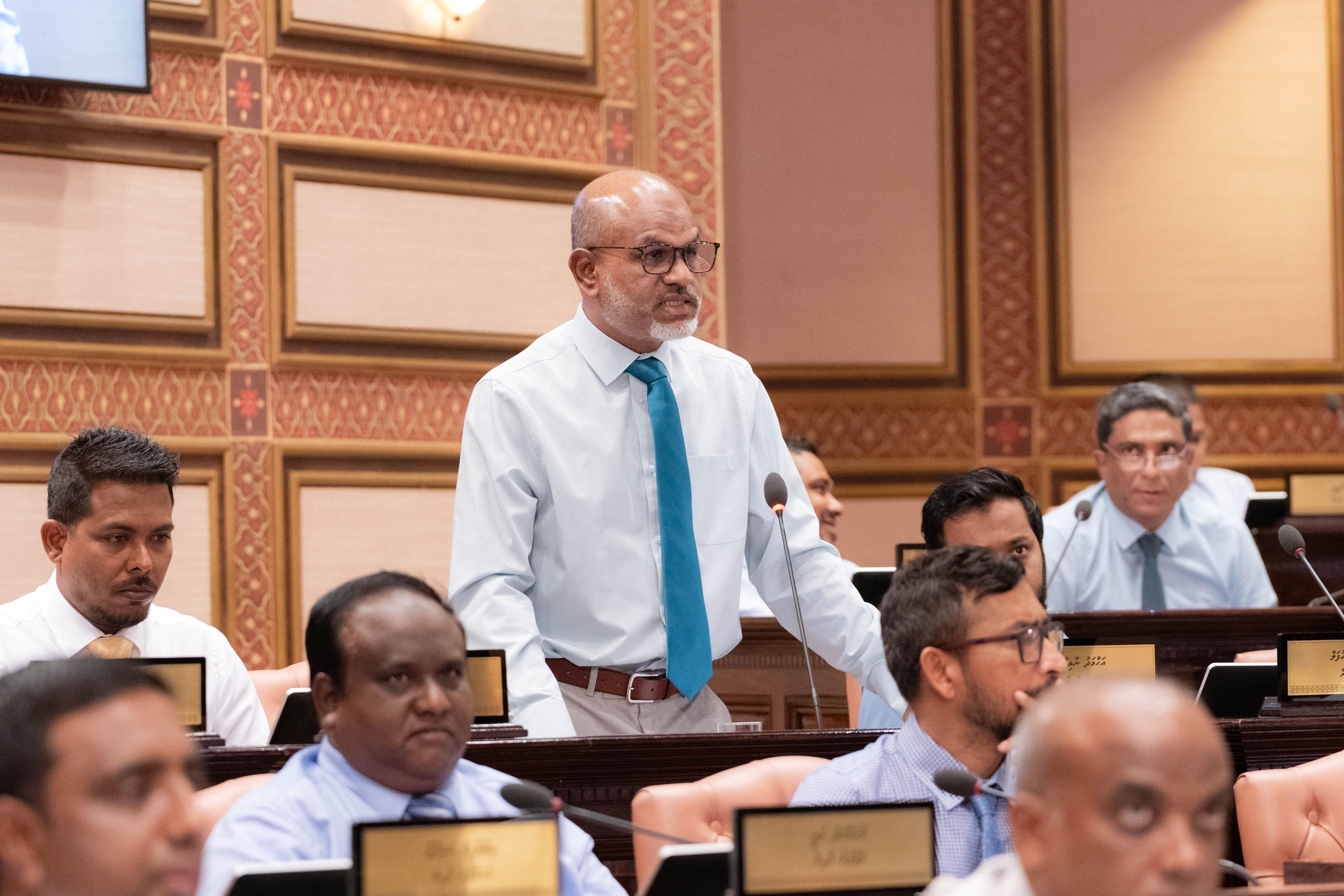 ނާޒިމް ވަކިކުރަން 73 މެމްބަރުން ގަރާރު ހުށަހަޅައިފި