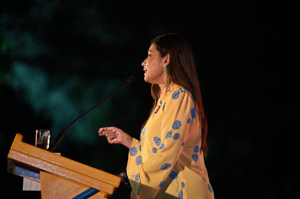 ރޮޒެއިނާ އާދަމް އެމްޑީޕީ ޖަލްސާއެއްގައި ވާހަކަފުޅު ދައްކަވަނީ