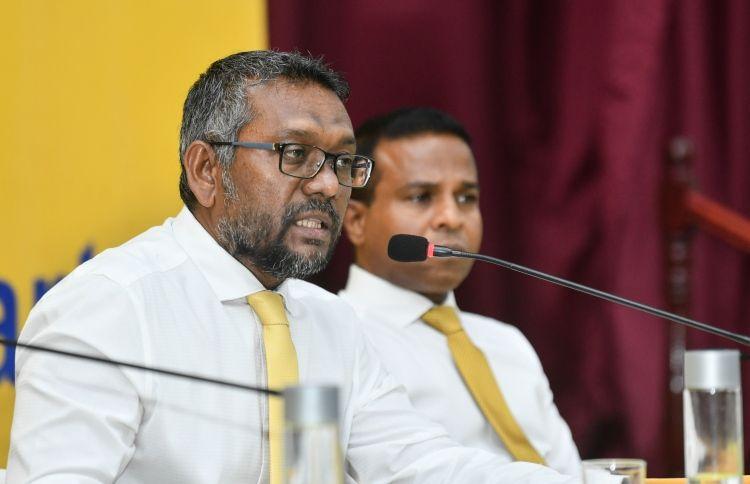 އެޗްޑީސީގެ ވަޒީފާތަކުން މީހުން ވަކިކުރަނީ ސިޔާސީ ބޭނުމެއްގައި: ފައްޔާޒް