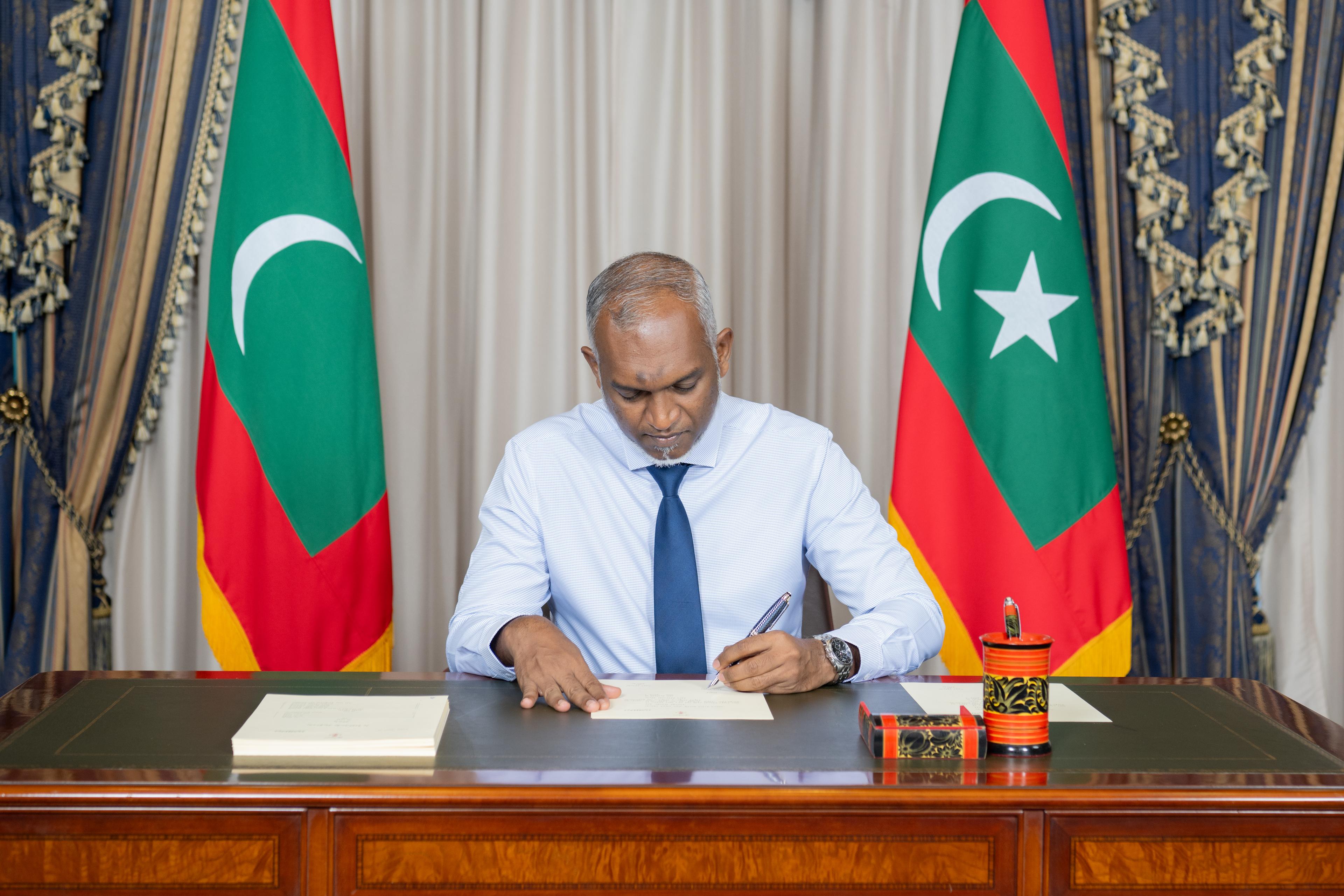 ޒަކާތުގެ ފުރަތަމަ ގާނޫނު ރައީސް ތަސްދީގުކުރައްވައިފި
