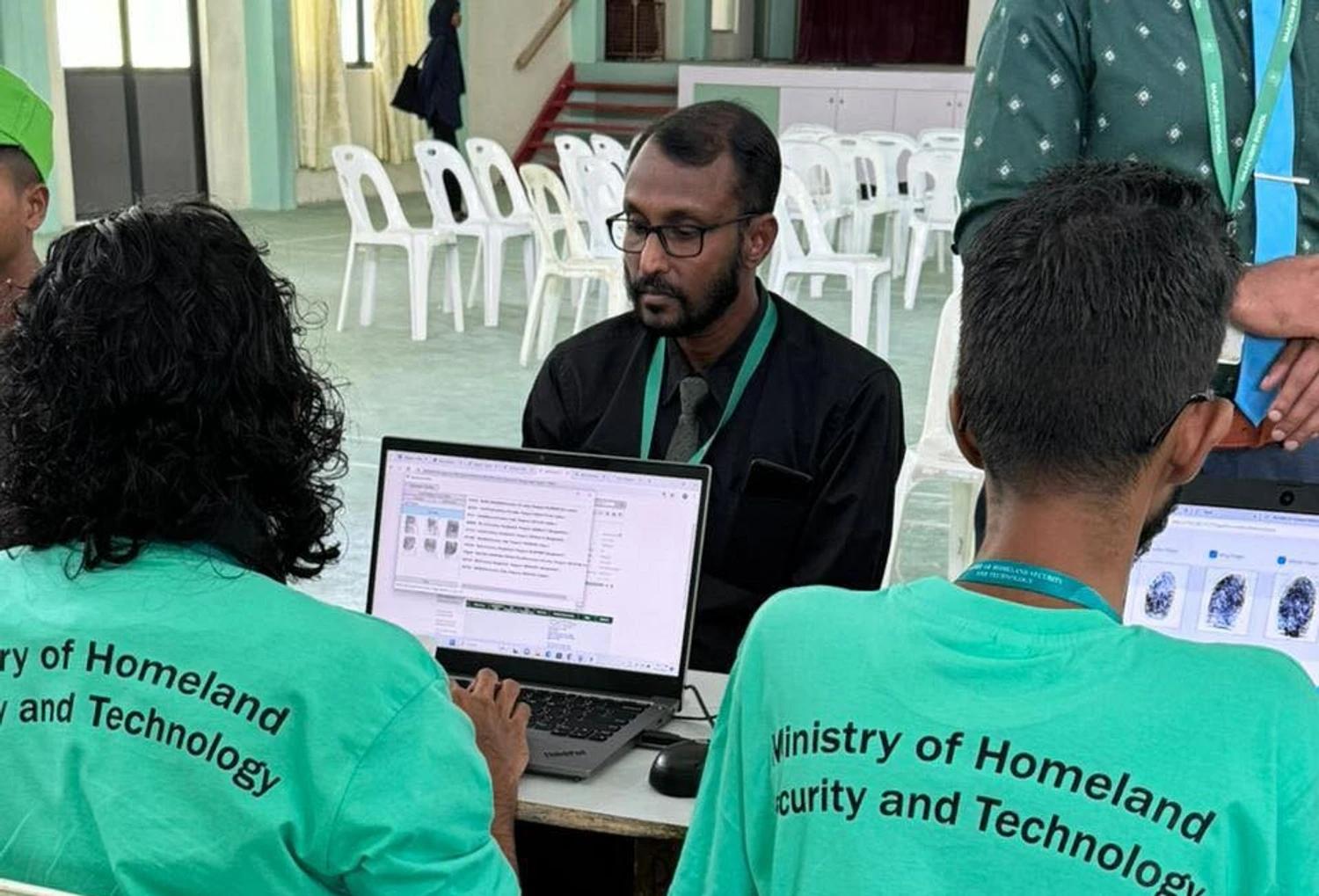 ބިދޭސީންނާއި ގުޅޭ ވަޒީފާގެ ދަފްތަރެއް އެކުލަލާލަނީ