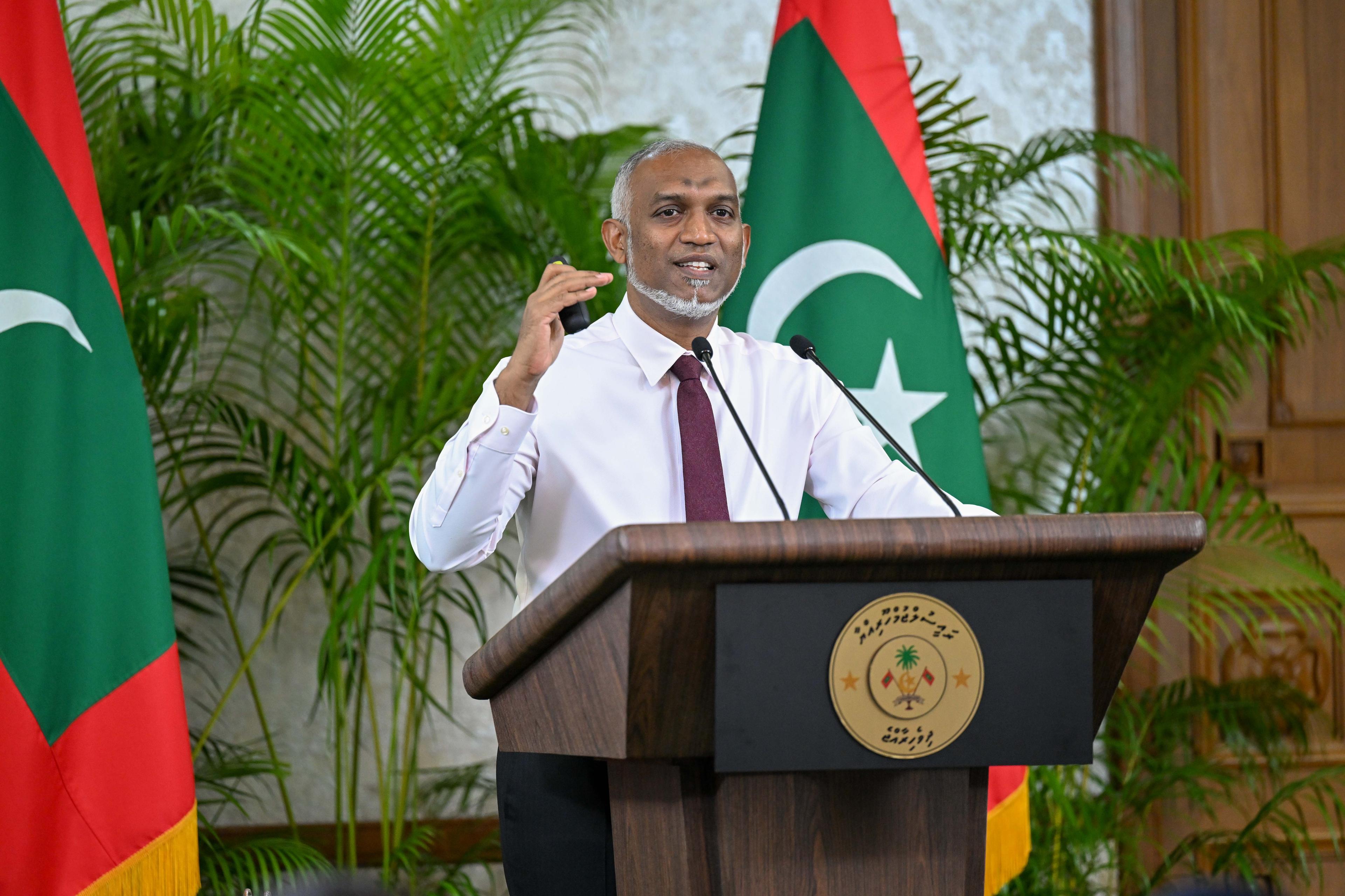 500 މިލިޔަން ޑޮލަރުގެ ސުކޫކު ދައްކައި ޚަލާސްކޮށްފި