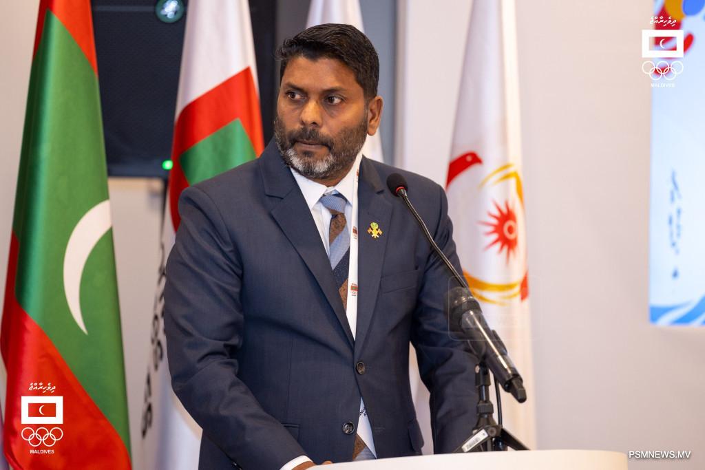 ރޭސިންގ ޓްރެކް އަޅަން ބިން ހިއްކާ ސަރަޙައްދުގެ ހިމާޔަތަށް ބޭނުންވާ ބޮޑުހިލަ ގެނައުމުގެ މަސައްކަތް ދަނީ ކުރަމުން