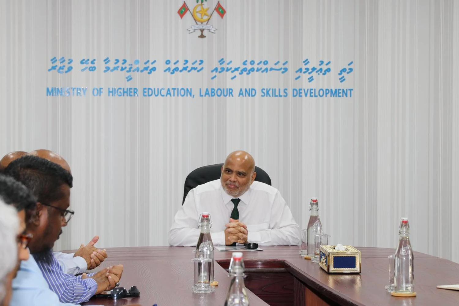 ވަޒީރު ހައިދަރު ކީރިތި ޤުރުއާނާއި ބެހޭ މަރުކަޒުގެ އިސްބޭފުޅުންނާއި ބައްދަލުކުރައްވައިފި