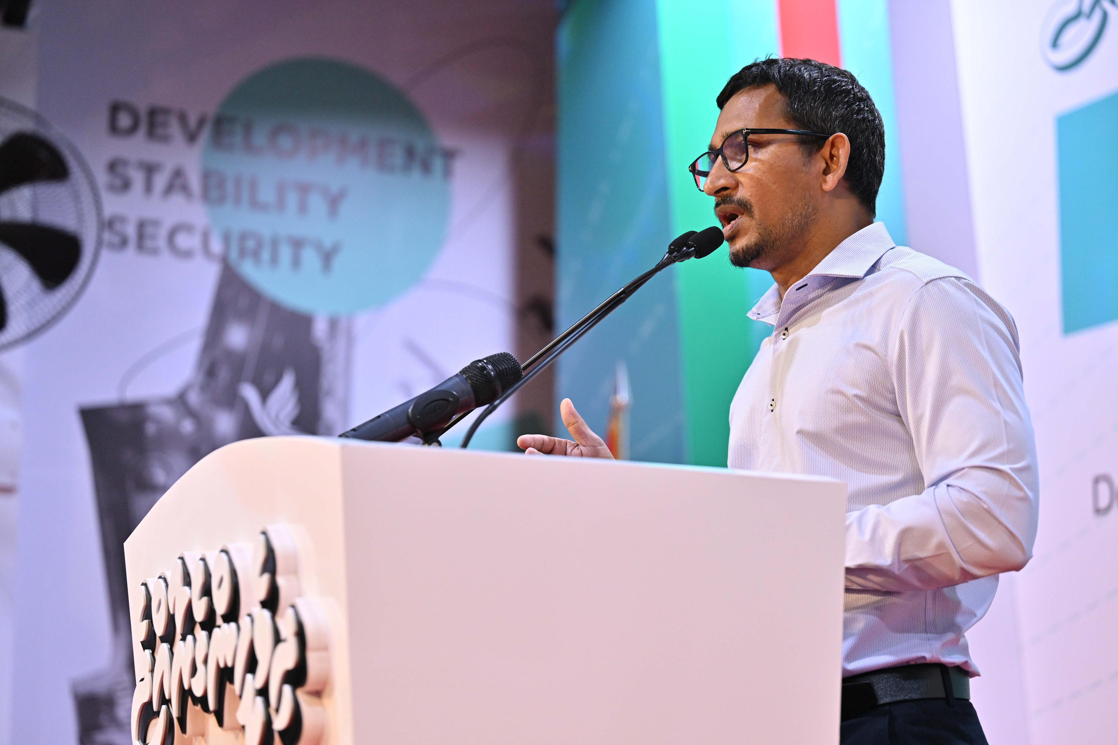 ސިޔާސީ ޕާޓީއެއް ހިންގަންވާ އުސޫލުތަކާއި އެއްގޮތަށް ހިންގަވާ ހަމައެކަނިވެރިއަކީ ރައީސް ޑރ މުއިއްޒު: ފަލާހް