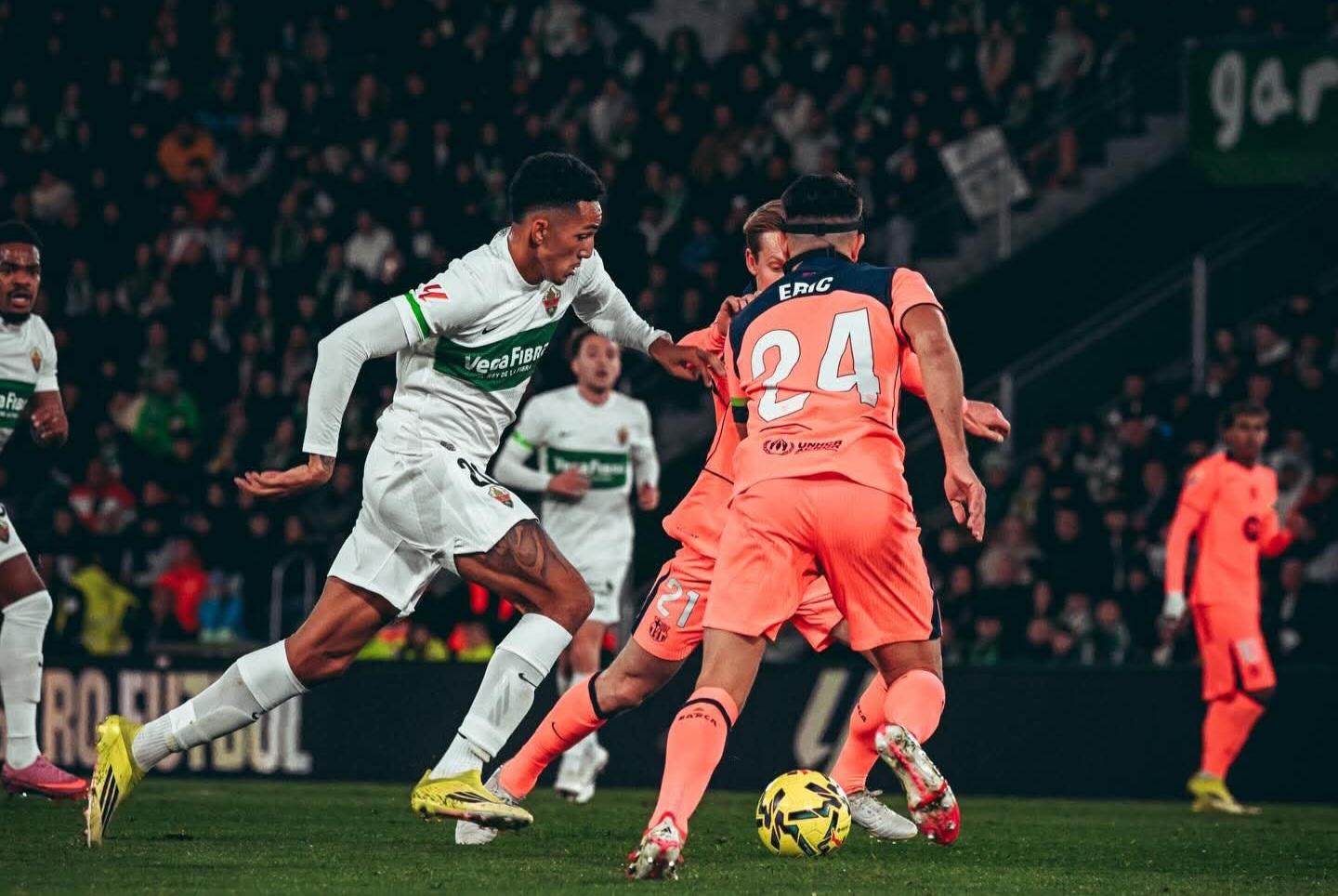 ރަށުން ބޭރުގައި އެލްޗޭ ބަލިކޮށް ބާސެލޯނާ އިން ލީޑު ފުޅާކޮށްފި