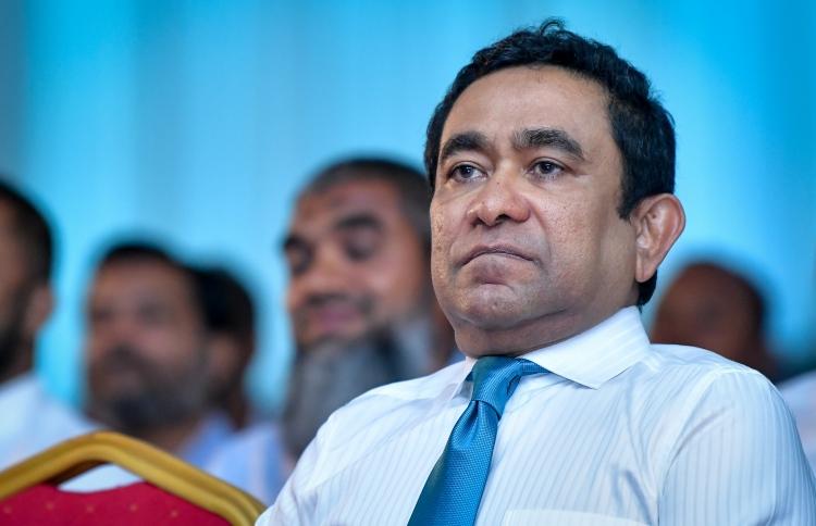 ސިޔާސީ ވެރިންނަށް ރައީސް ޔާމީންގެ ސުވާލެއް: "ތި ތިއްބެވީ ރައްޔިތުންގެ ފަޅީގައިތޯ؟"