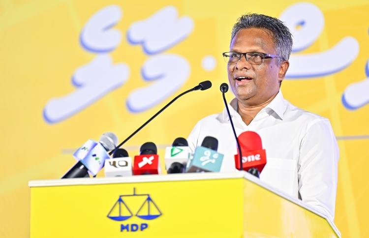 މުދައްރިސުންނަކީ މުޖުތަމަޢުގެ ބިންގާ: މޭޔަރު އާދަމް އާޒިމް