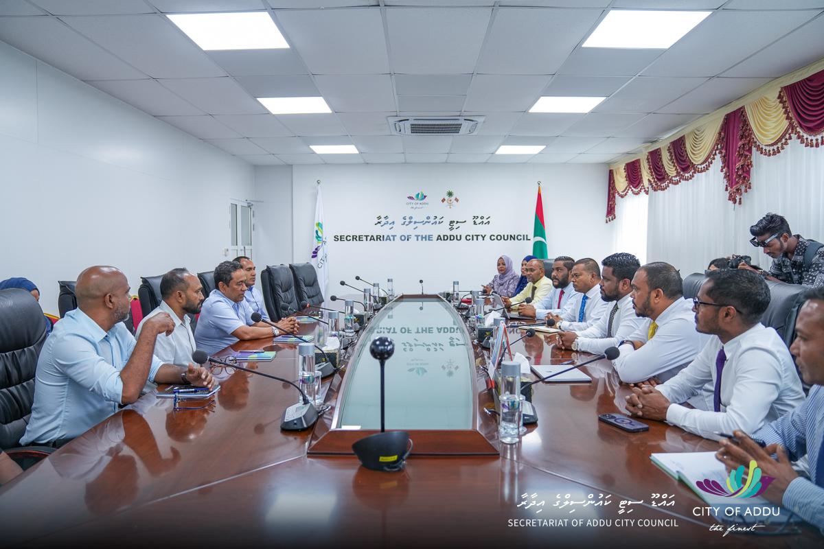 އައްޑޫ ސިޓީ ކައުންސިލާއެކު ރައީސް ޔާމީން މުހިންމު މަޝްވަރާތަކެއް ކުރައްވައިފި
