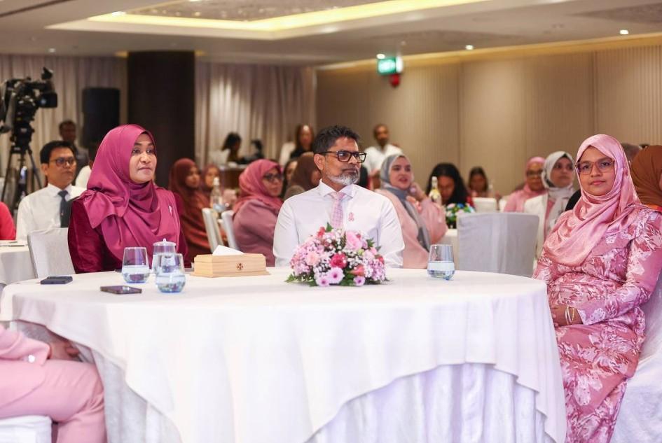 120 އަށްވުރެ ގިނަ ބައިވެރިންނާއެކު ބްރެސްޓް ކެންސަރ އެވެއަރނެސް ސިންޕޯސިއަމް ފަށައިފި