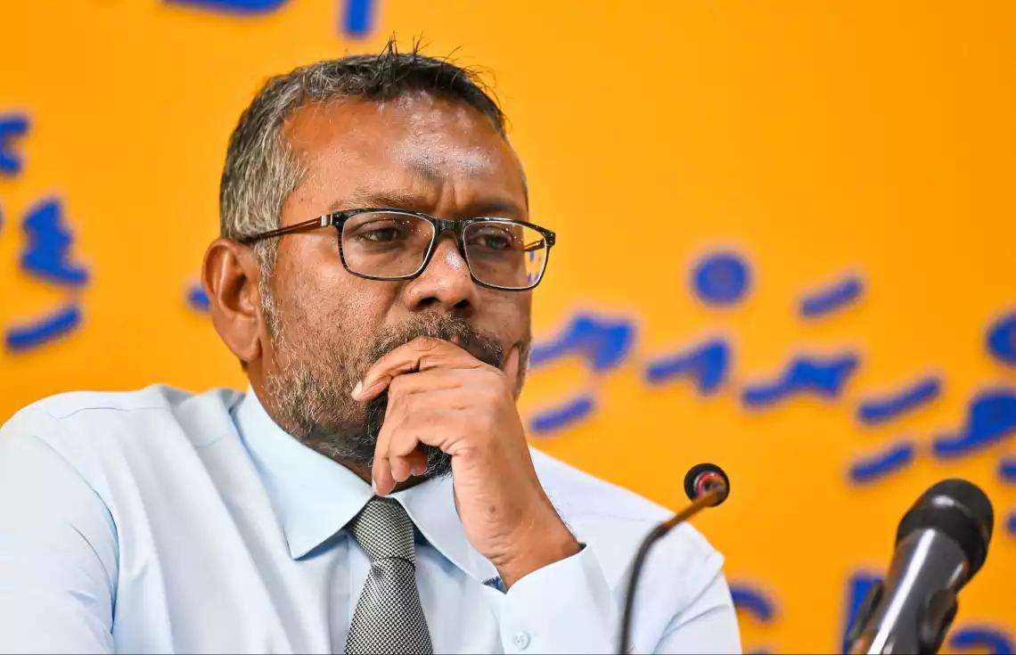 ރަސްމާލެއަށް ބިލިއަނުން، އެކަމަކު އިންޓަނެޓް ކޭބަލަށް 20 މިލިއަން ޑޮލަރު ހަމައެއްނުޖެހުނު: ފައްޔާޒް