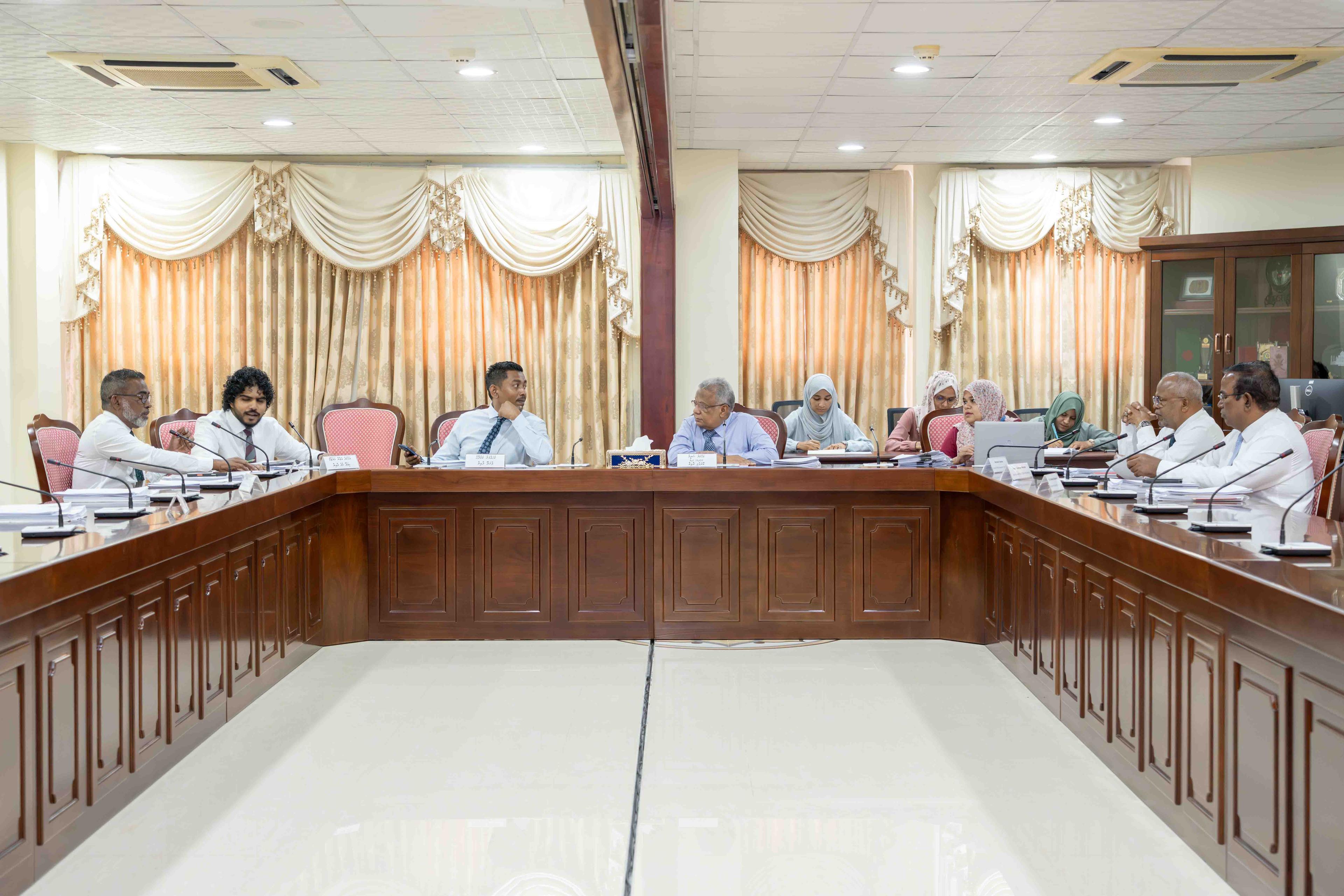 މަޖިލިސް ރައީސާއި ކައުންސިލަރުންގެ އެލަވަންސް ބޮޑުކުރަން ކޮމިޓީން ފާސްކޮށްފި