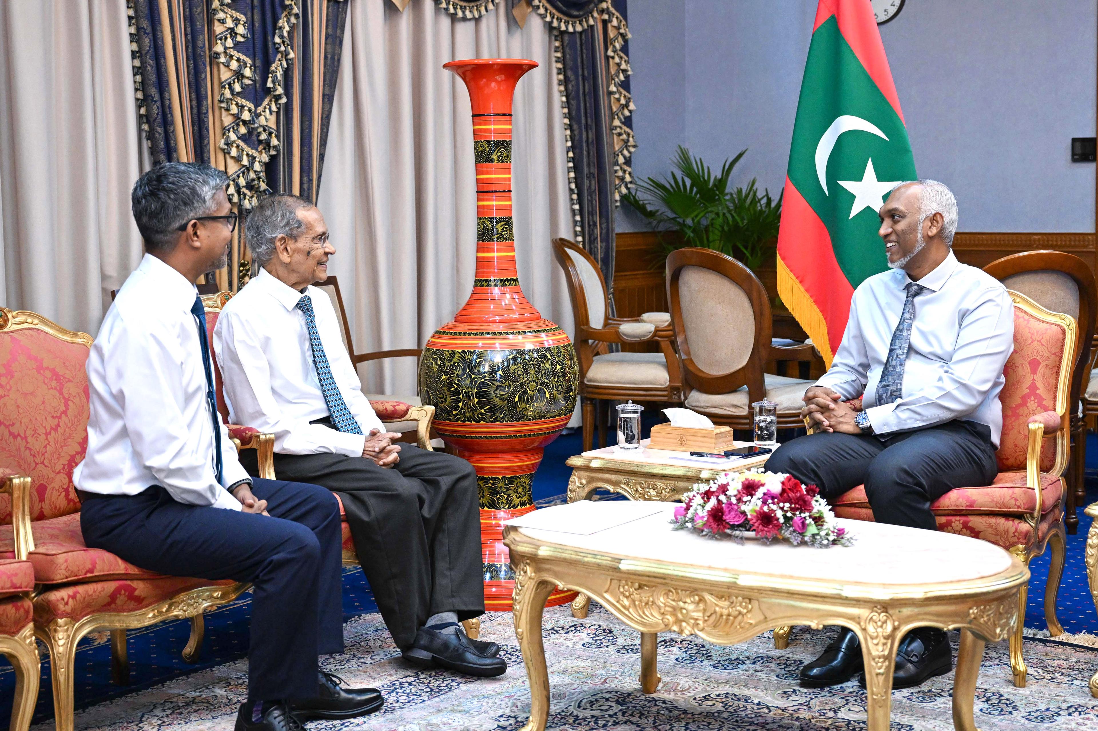 ޑރ ޒާހިރު ހުސައިންއަށް ރައީސް ޝުކުރު އަދާކުރައްވައިފި