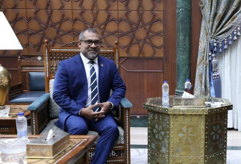 މެދުއިރުމަތީގައި އުޅޭ ދިވެހީންގެ ހާލަތު މިދަނީ ގާތުން ބަލަމުން: ފޮރިން މިނިސްޓްރީ