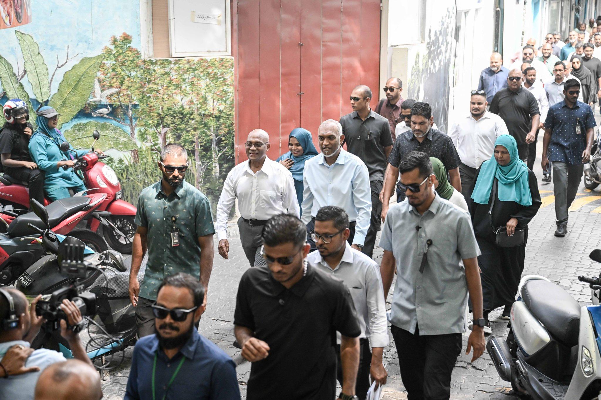 ކެމްޕޭނަށް ރައީސް މައްޗަންގޮޅީގައި ދޮރުން ދޮރަށް