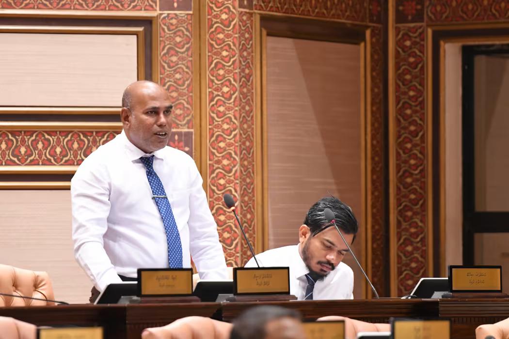 މަސްވެރިކަން ކުރާ އުޅަނދުތަކުގައި ބިދޭސީން ގެންގުޅުމަށް ތާއީދެއް ނުކުރަން: ފަޒީލް