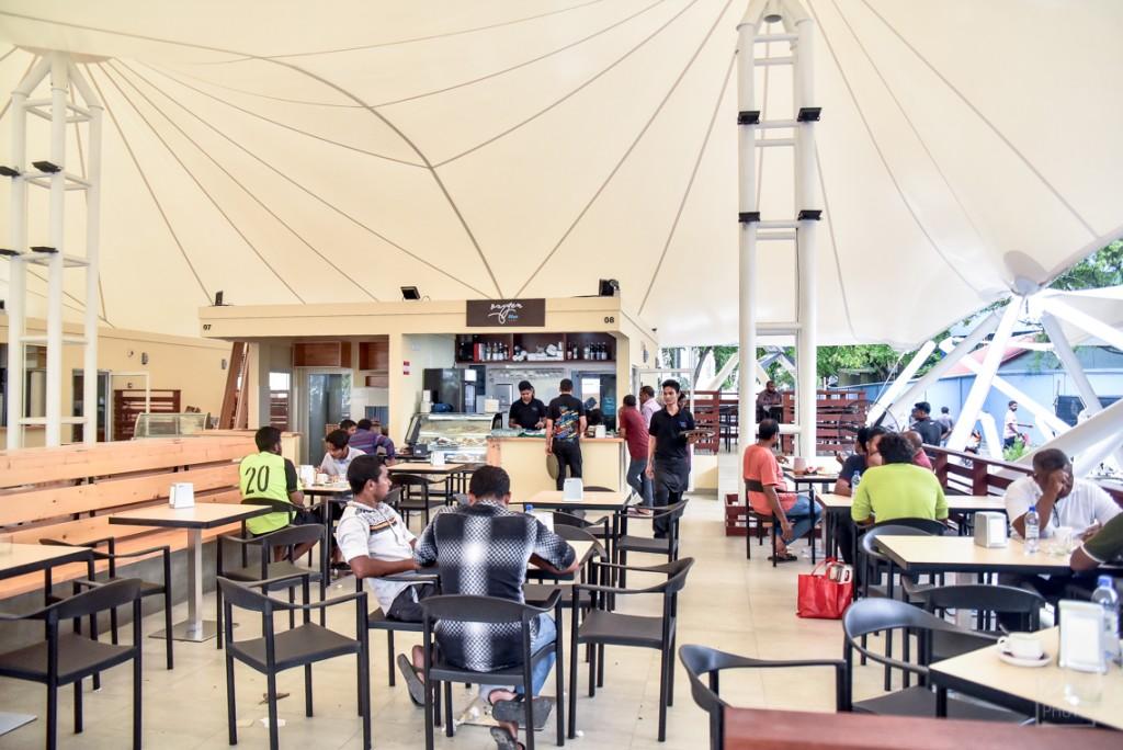 ރޯދަމަހު ފިހާރަތައް މެންދަމު 1 ޖަހަންދެން ކެފޭ / ރެސްޓޯރެންޓްތަކުން 3 ޖަހަންދެން ހިދުމަތްދެވޭނެ