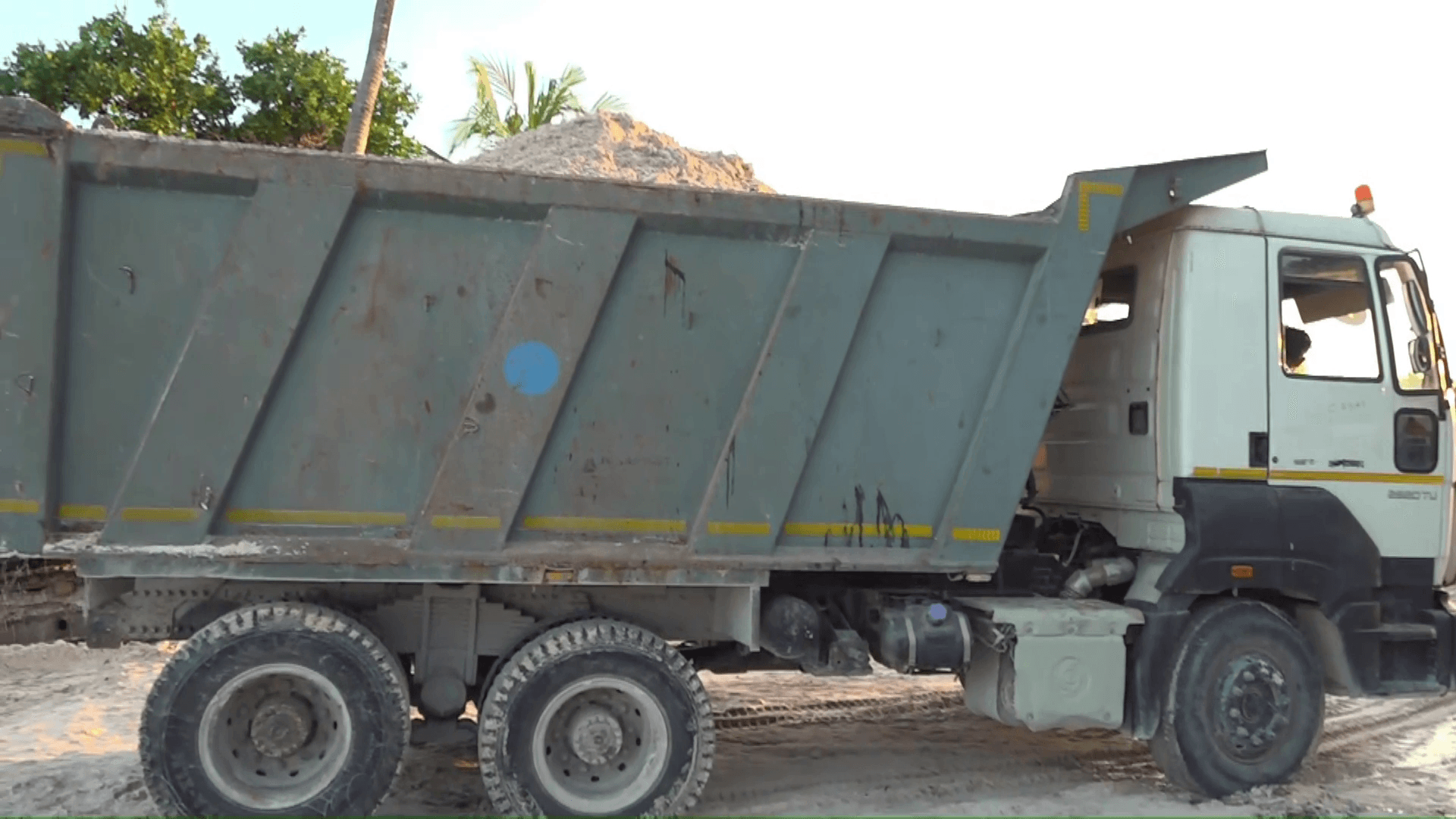 މަސް ބަންދުކުރާ ކާރުހާނާ ގާއިމްކުރަން ފިޔޯރީގައި ބިން ހިއްކަން ފަށައިފި