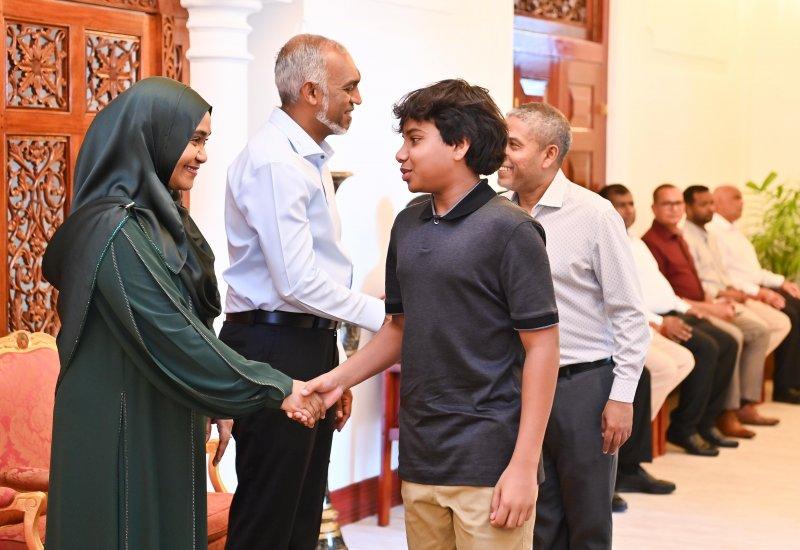 ރައީސްގެ ދެކަނބަލުން ޢީދު ސަލާމް ކުރެއްވުން މާދަމާ މުލިއާގޭގައި އޮންނާނެ