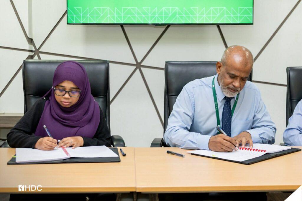 އެޗްޑީސީ އާއި ތެލެސީމިއާ ސޮސައިޓީ އާއި ދެމެދު އެއްބަސްވުމެއްގައި ސޮއިކޮށްފި