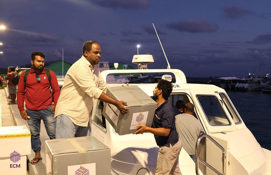 ވޯޓު ފޮށިތަކާއި ލިޔެކިޔުންތައް ރަށްރަށަށް ފޮނުވަން ފަށައިފި