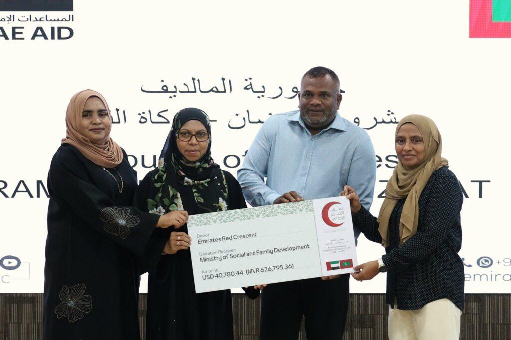 ދައުލަތުގެ ބެލުމުގެ ދަށުގައި ތިބިކުދިންނަށް 40 ހާހަށްވުރެ ގިނަ ޑޮލަރު ހަދިޔާކޮށްފި