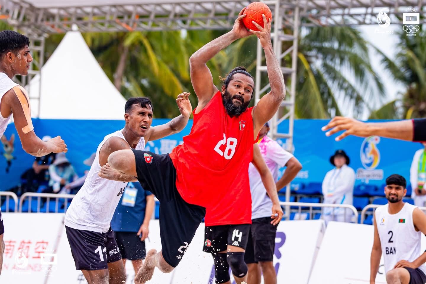 ބީޗް ގޭމްސް: ބަންގްލަދޭޝް ބަލިކޮށް ރާއްޖޭގެ ބީޗް ހޭންޑްބޯޅަ ޓީމުން މުބާރާތުގެ ފެށުން ރަނގަޅުކޮށްފި