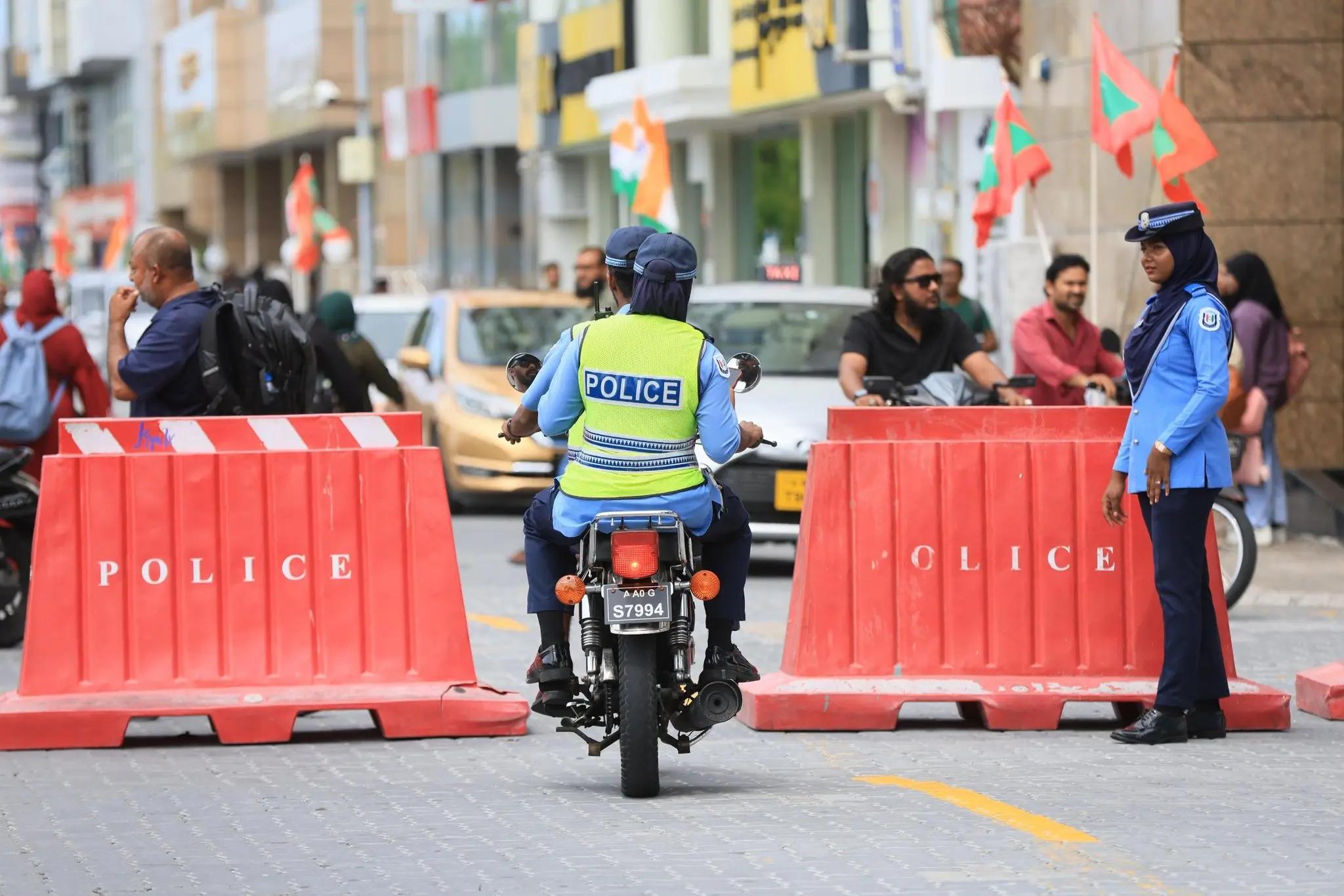 ޙަބަރު ހުސްވެގެން ވެއްޓިފައި އޮތް މީހަކަށް ފުލުހުން އެހީތެރިވެދީފި