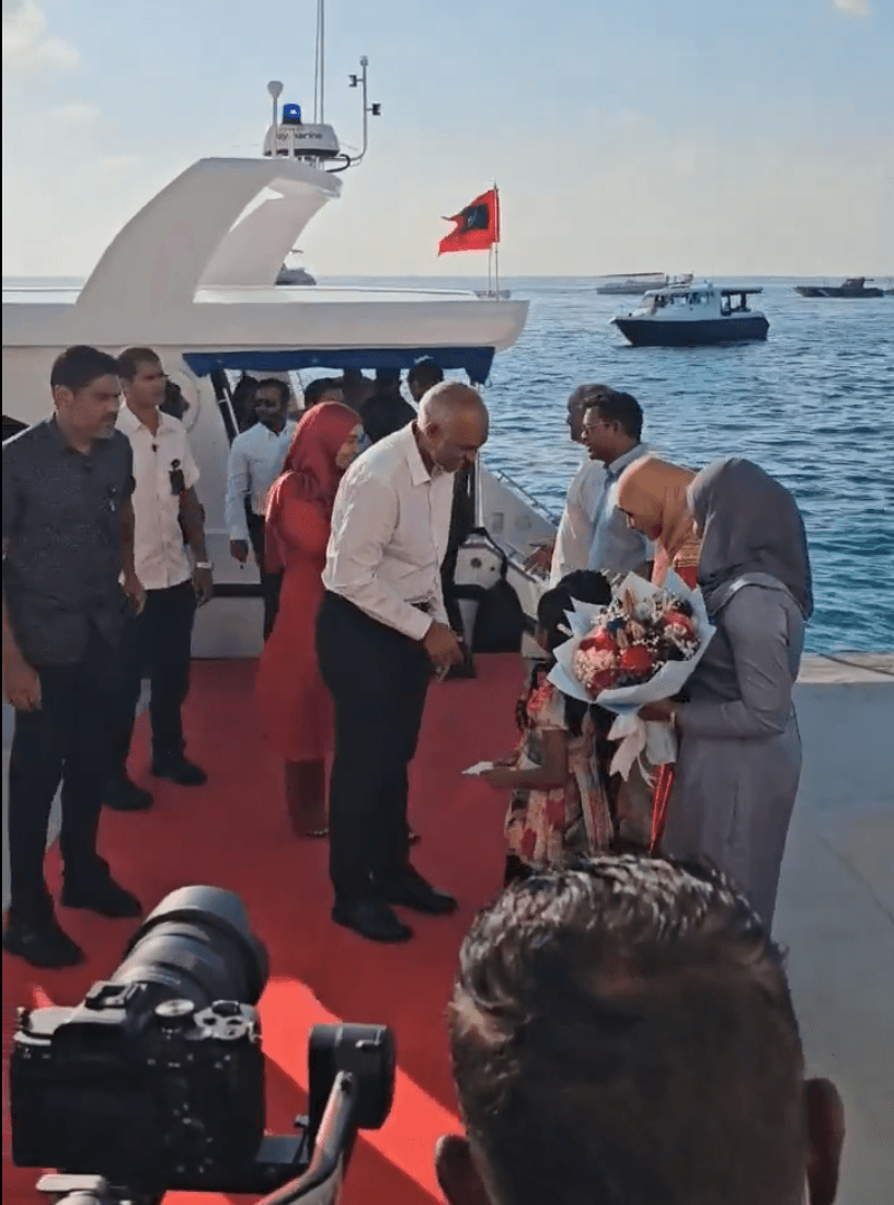 ރައީސުލް ޖުމްހޫރިއްޔާ އާއި އެމަނިކުފާނުގެ އަނބިކަނބަލުން ރަސްދޫއަށް ވަޑައިގެންފި