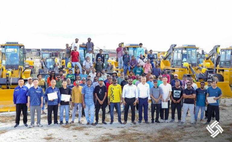 އާރްޑީސީން ގެނައި ހެވީ ވެހިކަލްތަކަށް މީހުން ތަމްރީންކޮށްފި