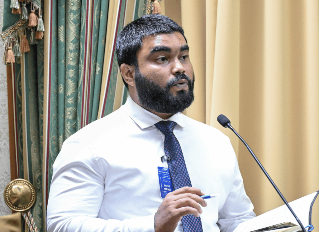 ޝަހްޒާން ދޫކޮށްލައިފި