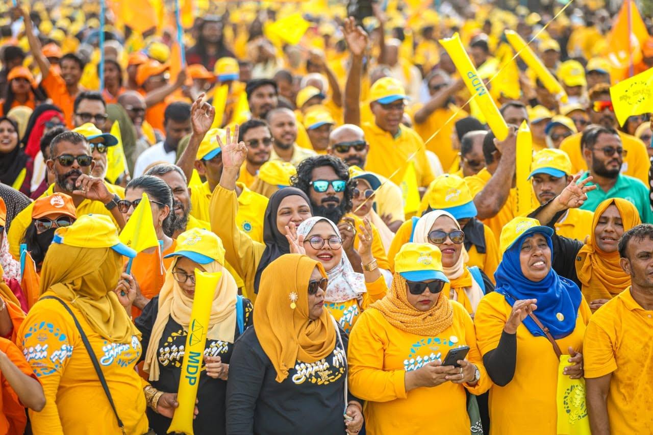 ރައީސް ނަޝީދުތަ؟ނޫނީ މީކާއީލްތަ؟