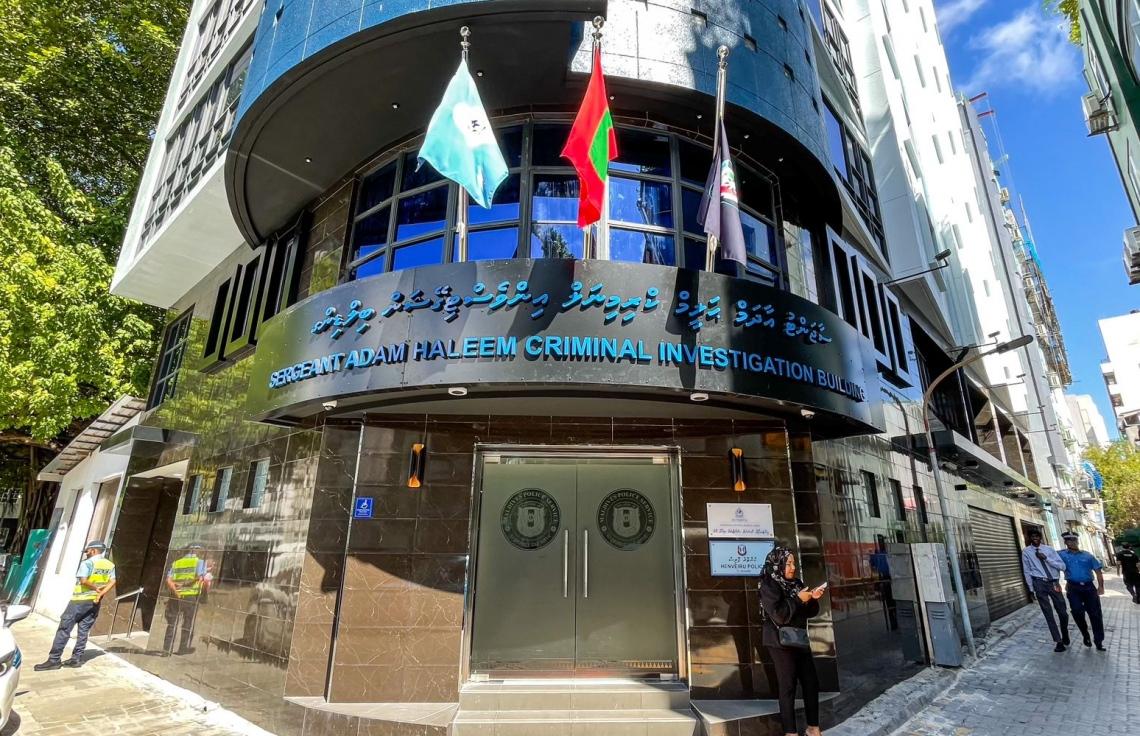 ހުއްދަނެތި ޕޮލިސް ސްޓޭޝަނެއްގެ ގަރާޖަށް ވަތް މީހަކު ހައްޔަރުކޮށްފި