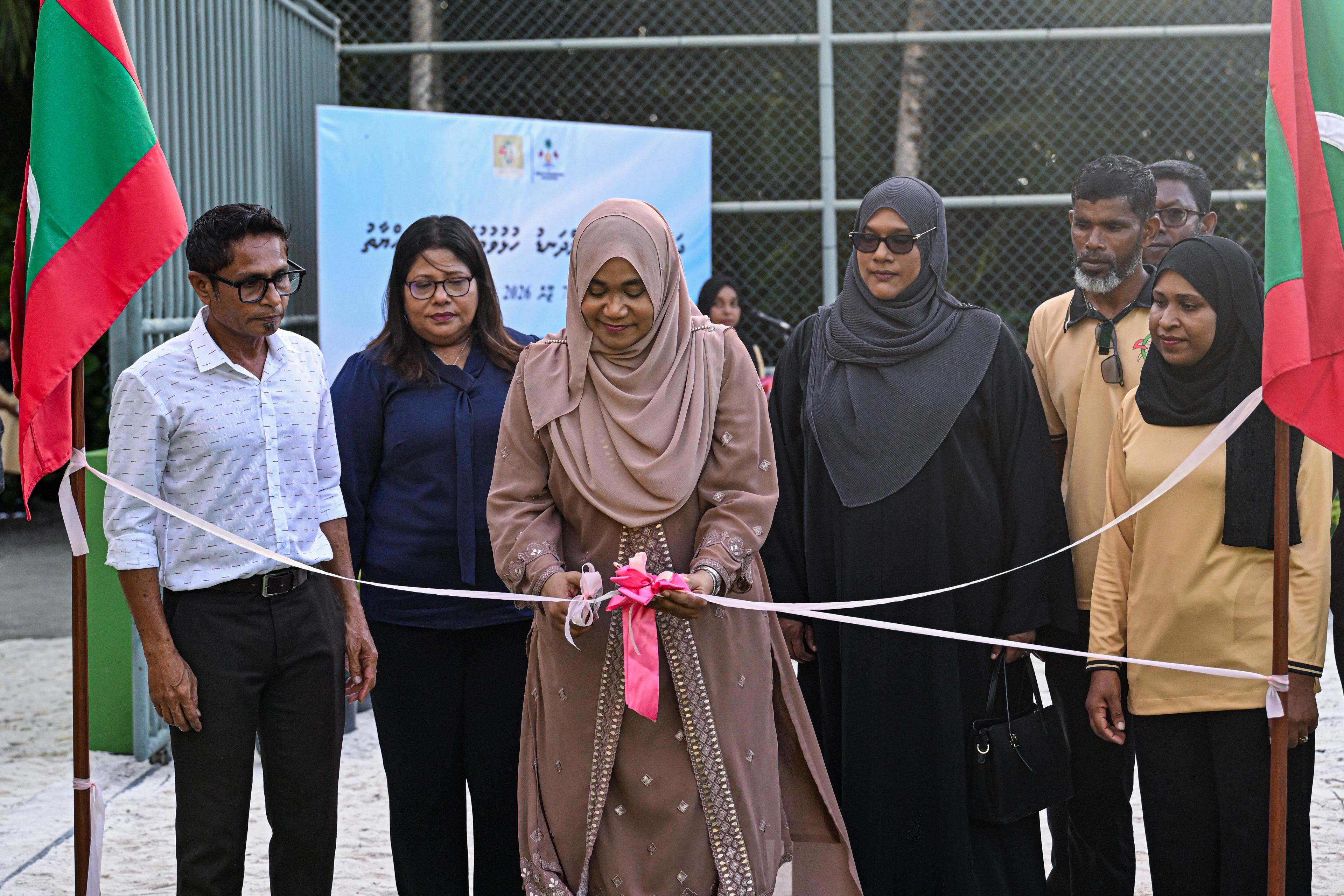 ފ. ދަރަނބޫދޫ ފުޓްސަލް ދަނޑު ފަސްޓް ލޭޑީ މެޑަމް ސާޖިދާ ހުޅުއްވައިދެއްވައިފި