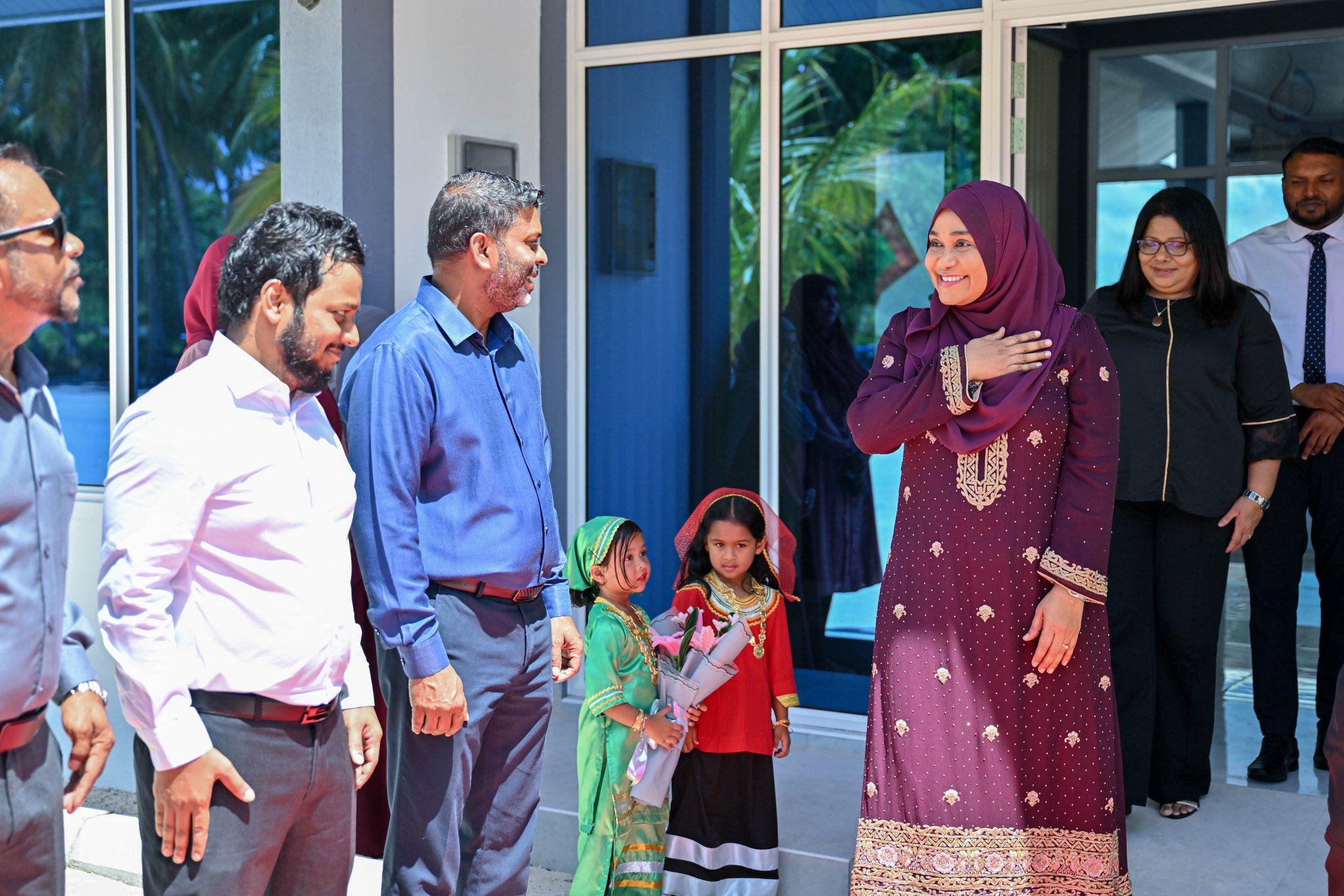 މެޑަމް ސާޖިދާ، ރަސްމީ ދަތުރުފުޅެއްގައި މ، މުލަކަށް!