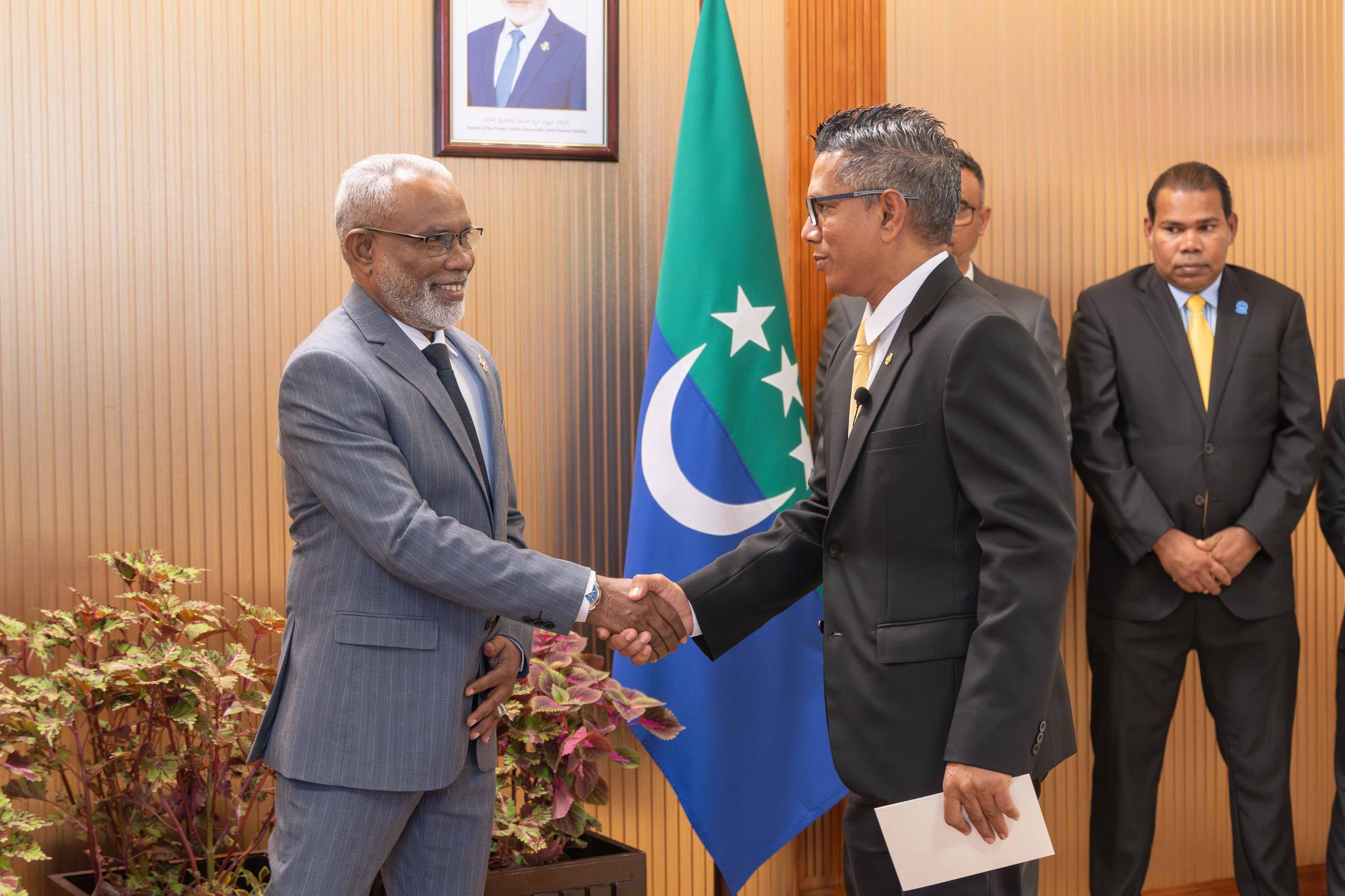 ސޯދިގް މެމްބަރު ކަމުގެ ހުވާ ކުރައްވައިފި