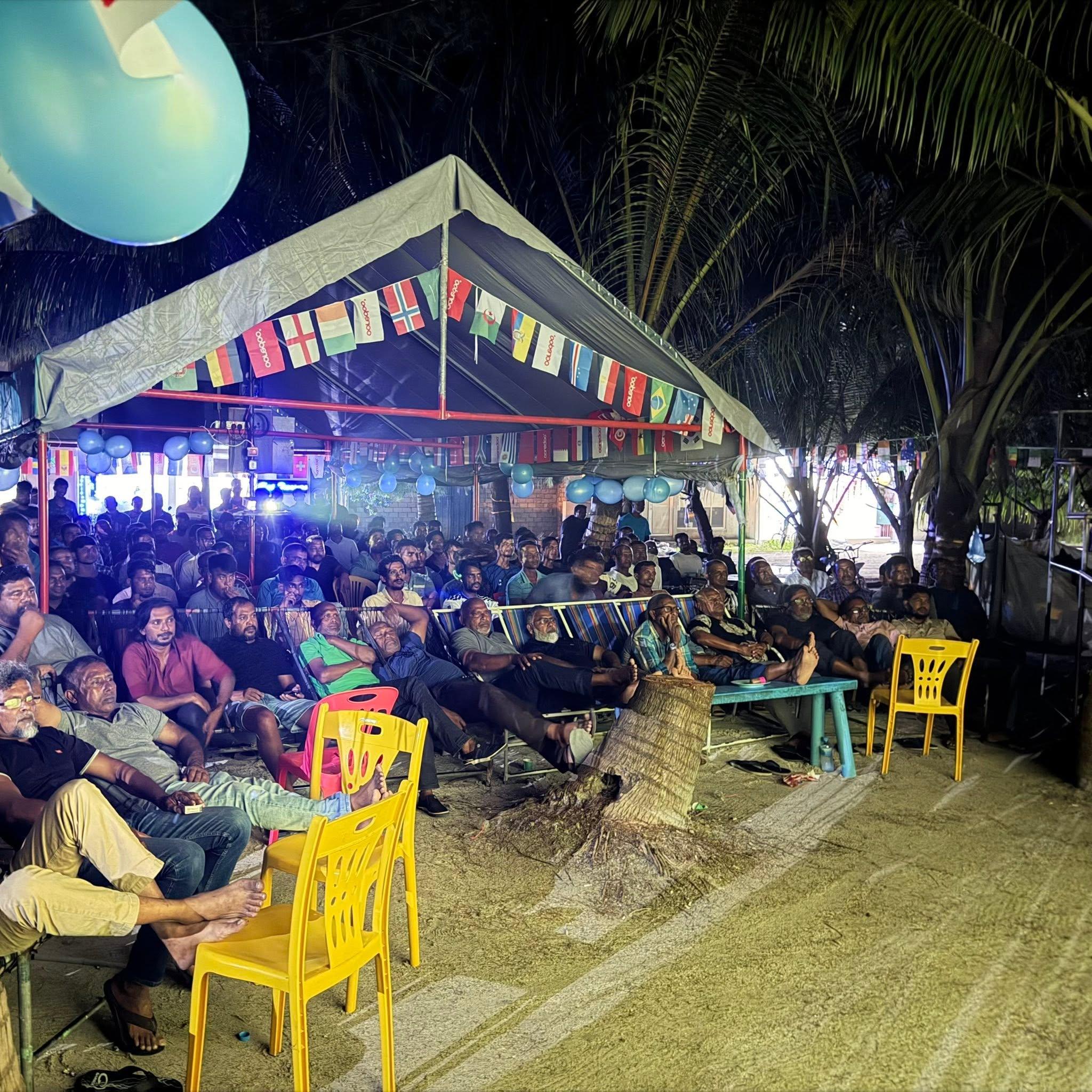 ތިނަދޫ ސިޓީ "ބަންކަރިން ގާރޑަން" ފޯރިގަދަކޮށް ކެއުމާއެކު ވޯލްޑްކަޕް މެޗުތައް ބަލާލުމުގެ ފުރުސަތު!
