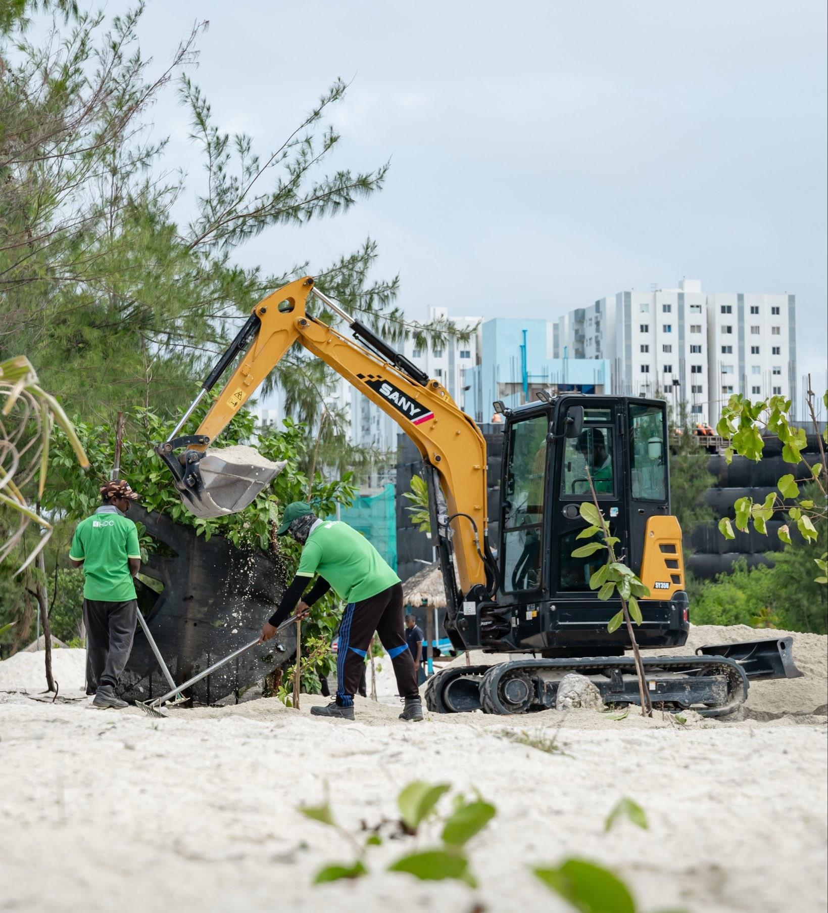 ހުޅުމާލެ ބީޗު ސަރަހައްދު ސާފުކުރުމުގެ މަސައްކަތް ފަށައިފި