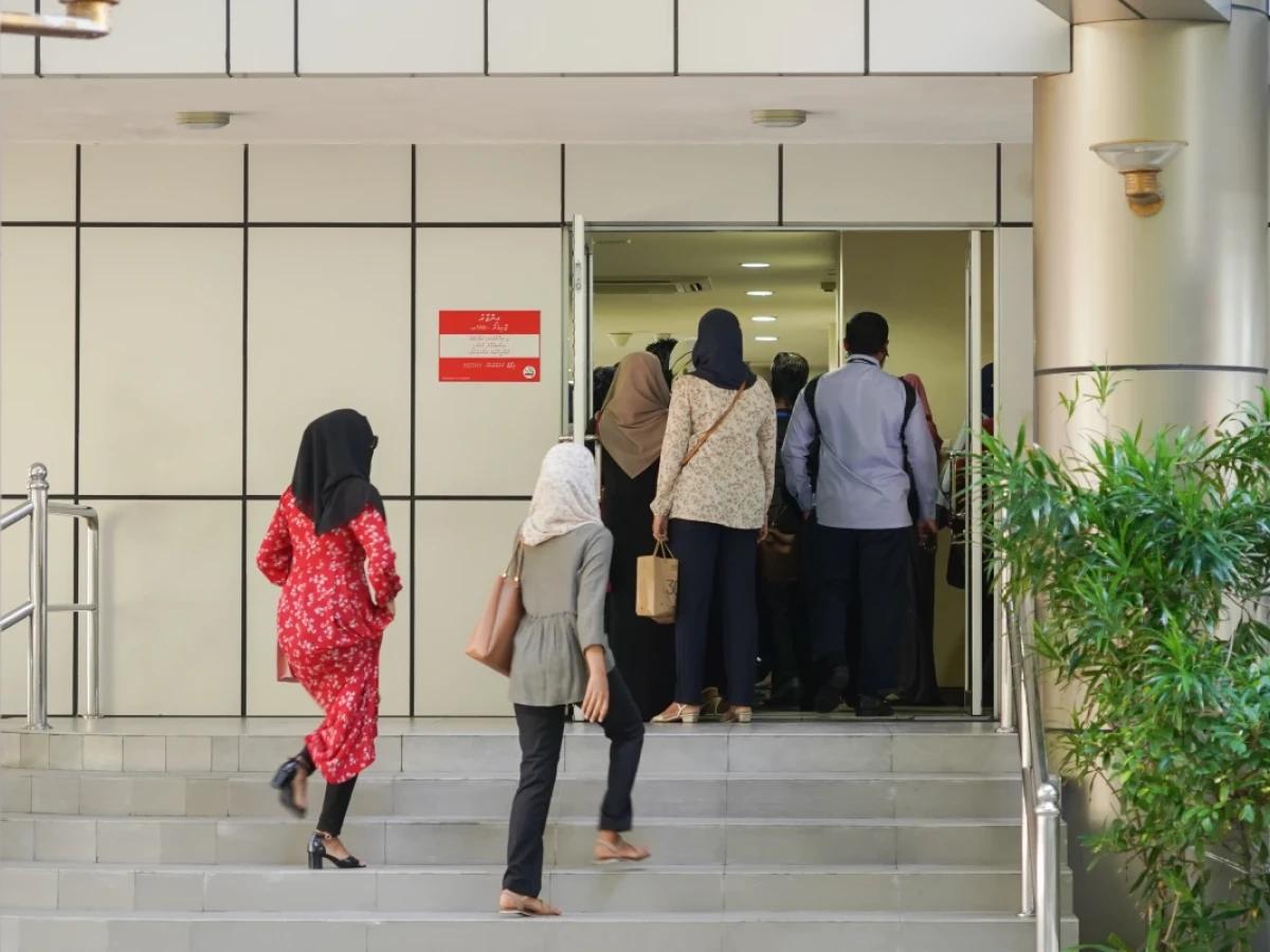 ސިވިލް ސާވިސް މުވައްޒަފުން ގަޑި ނުޖެހޭ ގޮތަށް 30 މިނެޓު ދީފި