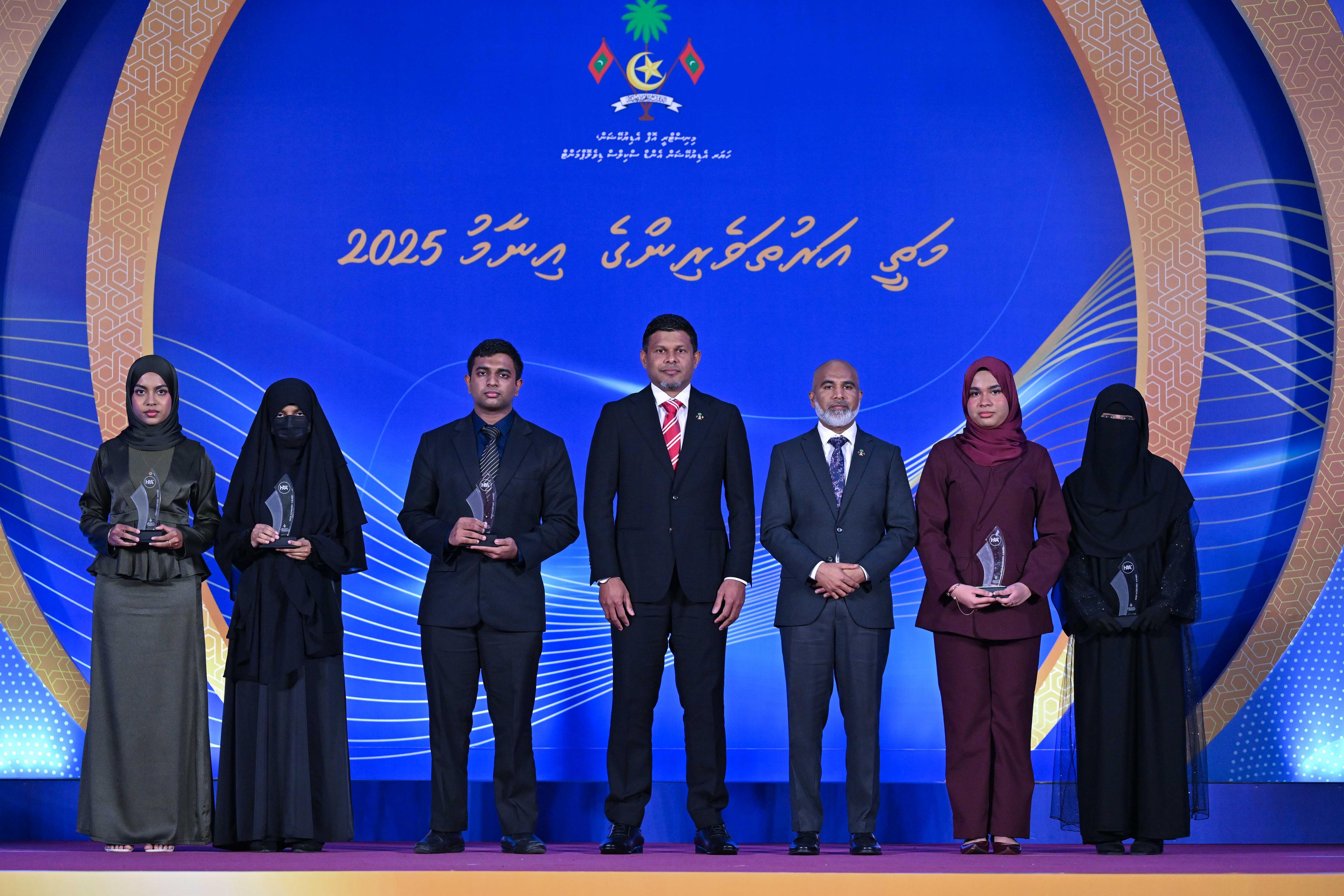 ނައިބު ރައީސް "މަތީ އަރުތަވެރިންގެ އިނާމު 2025" ޝަރަފުވެރިކޮށްދެއްވައިފި