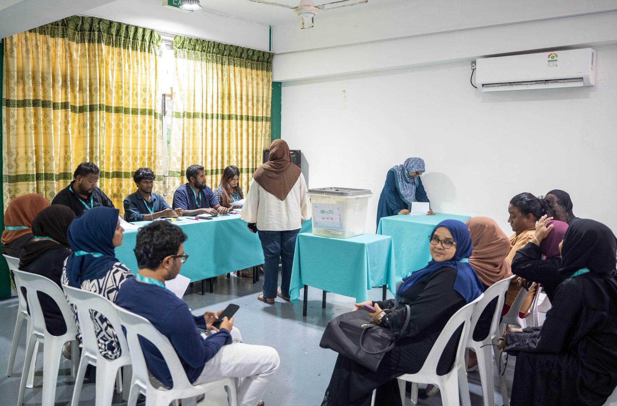 ޕީއެންސީ އިންތިޚާބު ކުރިއަށްދަނިކޮށް މާރާމާރީ ހިންގި 2 މީހަކު ހައްޔަރުކޮށްފި