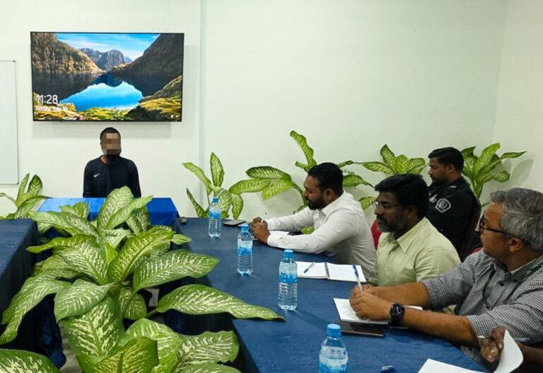ޕެރޯލްގެ ފުރުސަތު ދިނުން އަވަސްކުރުމަށް ގިނަ އަދަދެއްގެ ގައިދީންނާ އިންޓަވިއުކޮށްފި