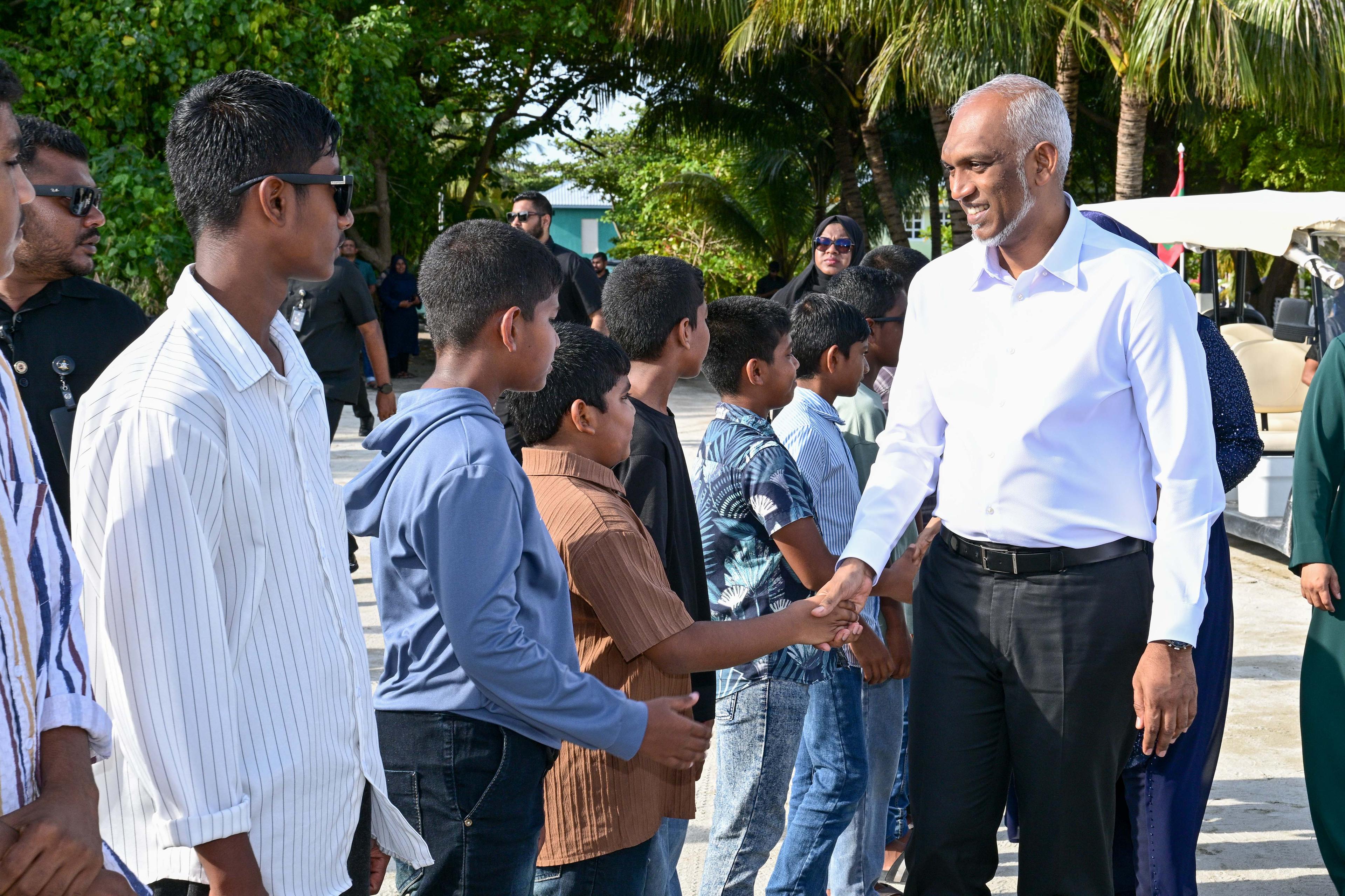އުތީމަށް ކުރެއްވި ދަތުރުފުޅު ނިންމާލެއްވުމަށްފަހު ރައީސްގެ ދެކަނބަލުން މާލެ ވަޑައިގަންނަވައިފި