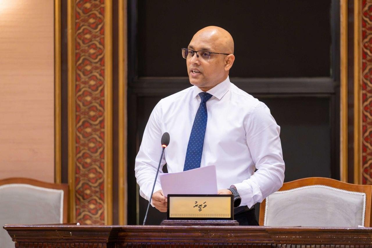 މުވައްޒަފުން އިތުރުވުމަކީ އިކޮނޮމީ މެނޭޖްކުރަން އޮތް ގޮންޖެހުމެއް: މާލީ ވަޒީރު