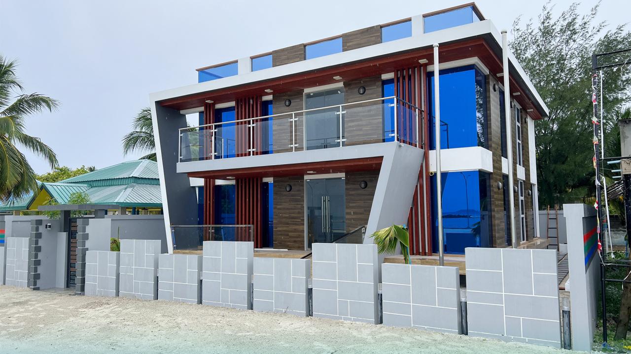 ކޮލަމާފުށީ ފެނަކައިން 10 މުވައްޒަފަކު ކަނޑާލައިފި