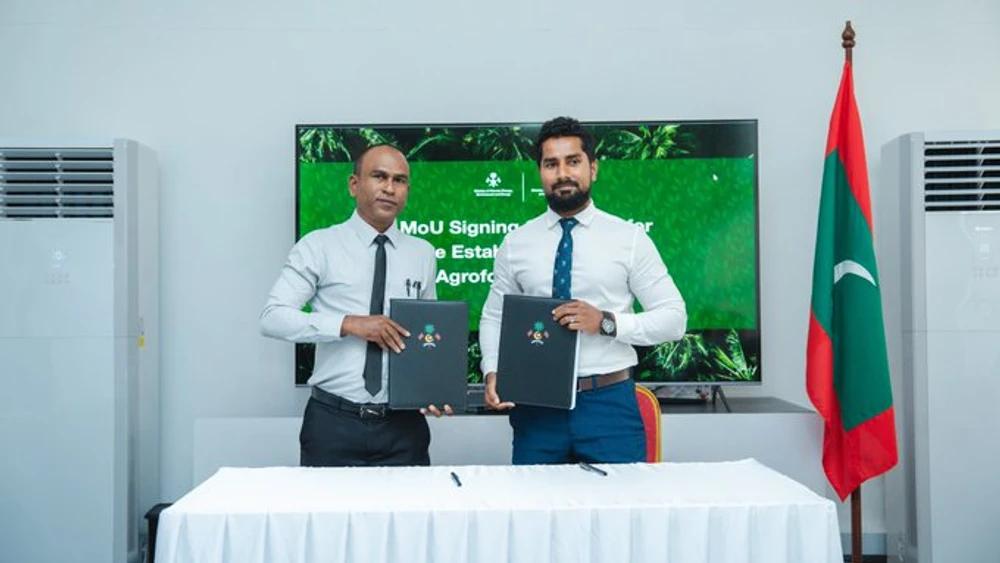 10 ރަށެއްގައި އެގްރޮފޮރެސްޓްރީ ދަނޑުތަކެއް ގާއިމްކުރުމަށް އެއްބަސްވުމެއްގައި ސޮއިކޮށްފި