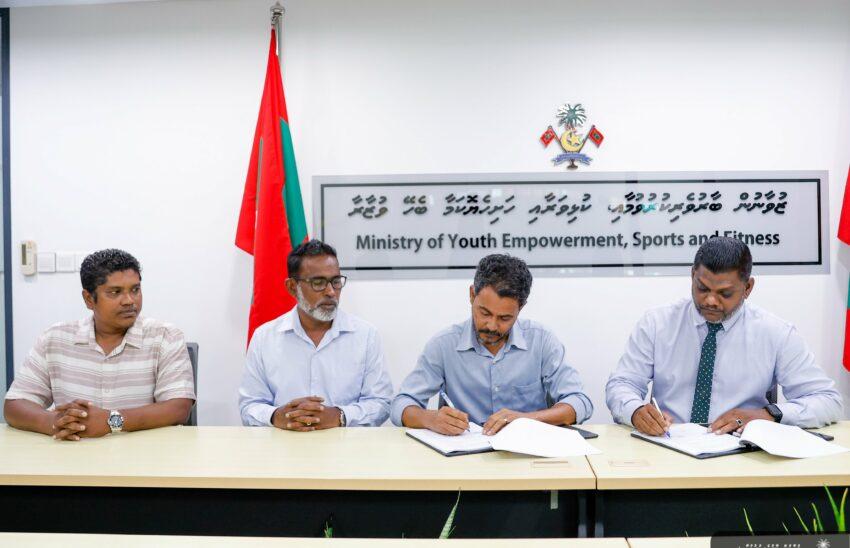 ތިން ރަށެއްގެ ހޭންޑްބޯލް ކޯޓު އެޅުމަށް ކުންފުންޏަކާ ހަވާލުކޮށްފި